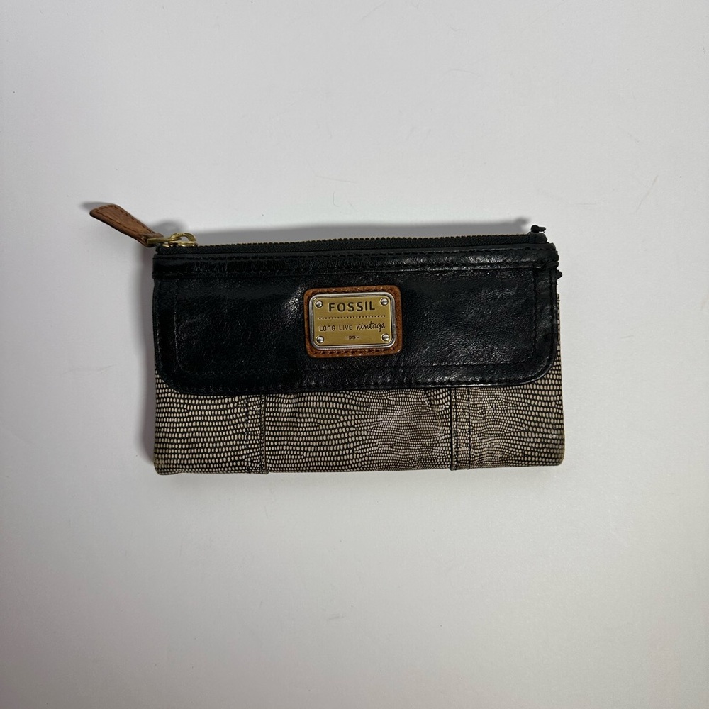 Fossil Black and Tan Wallet Sleek Design with Zipper Closure